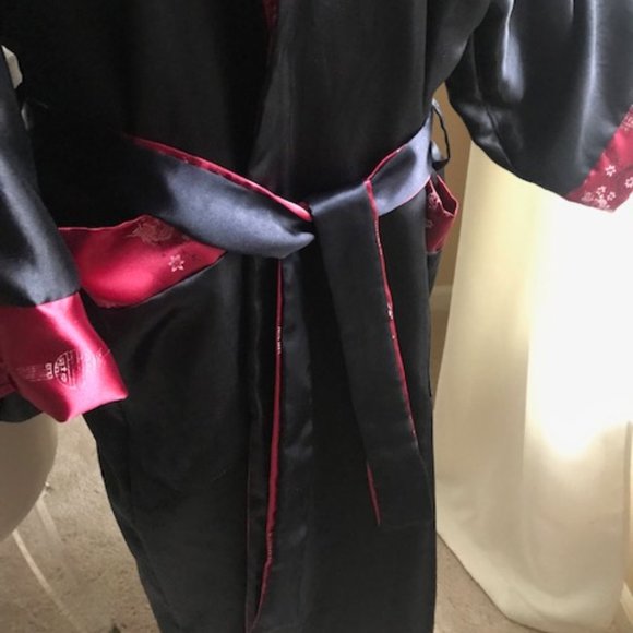 REVERSIBLE LONG ORIENTAL STYLE ROBE - Picture 8 of 10